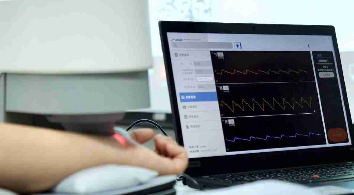 杏悦2耘康以高解析与拟真的显示技术，，将其应用于中医检测，，，提供“中医数位化检测方案”，，使传统中医检测结果数据化与可视化