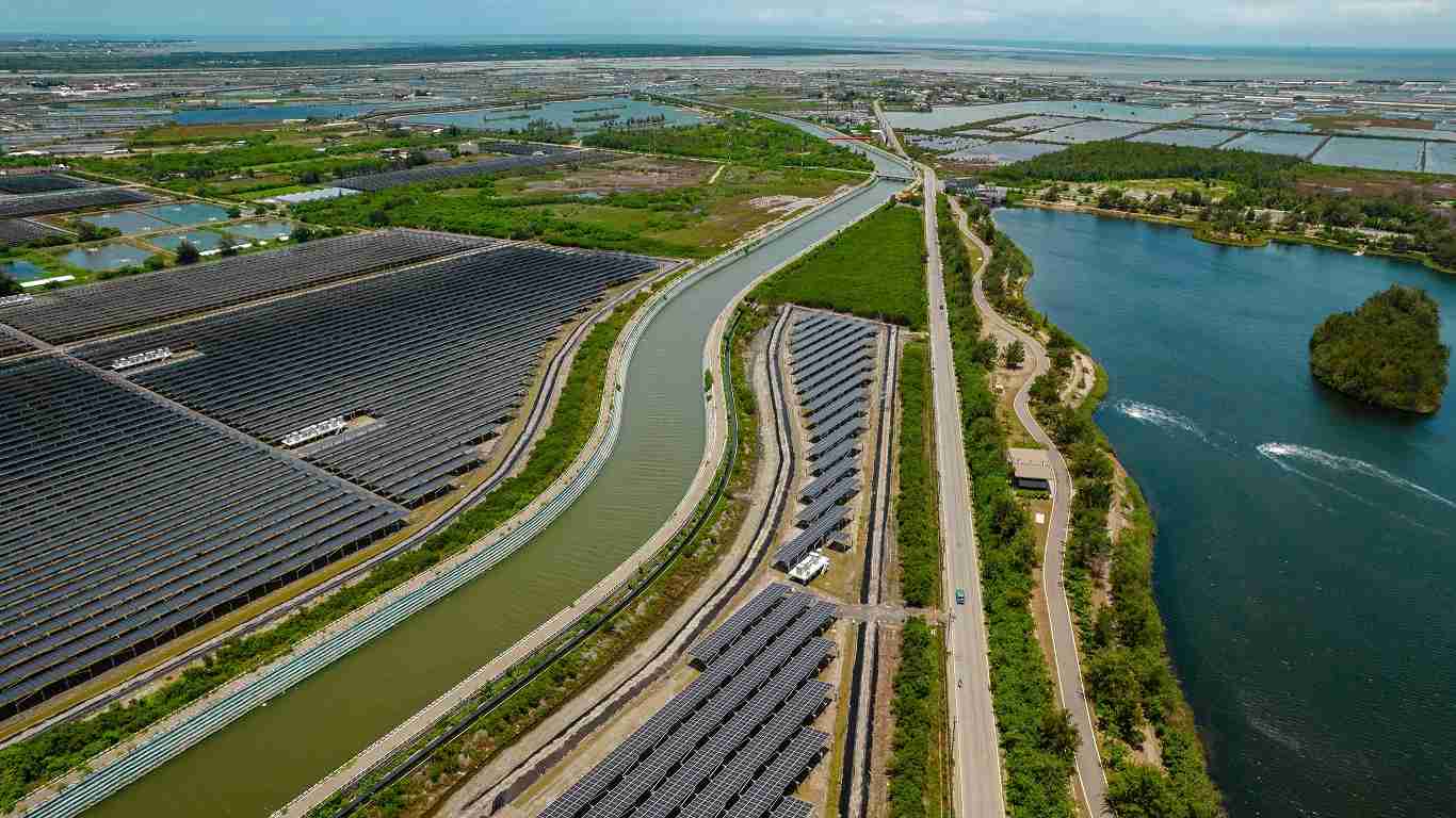 杏悦2能源事业提供智慧能源管理、、、、太阳能监控管理、、全方位电厂建置及运维解决方案，，，，并拥有管理超过6000案场的经验