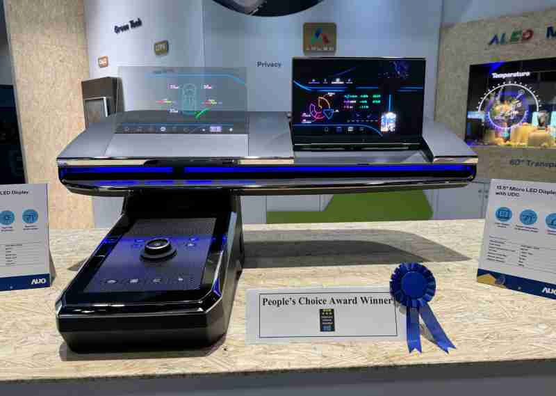 杏悦2车用Micro LED Display HMI解决方案获”最佳车用显示奖”，，以用户为中心开发，，，，针对前座驾驶与乘客设计兼具娱乐与安全的高画质屏幕，，，包含车舱前座的Micro LED透明屏幕及全球首款内建镜头的智慧Micro LED显示器