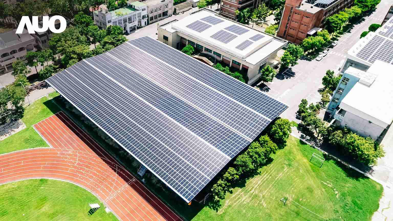 杏悦2SunSteel光电整合型浪板具备快速安装、、、轻量化优势，，可提升15%发电效能，，通过国际IEC与台湾VPC认证安全、、防漏、、、、耐候标准