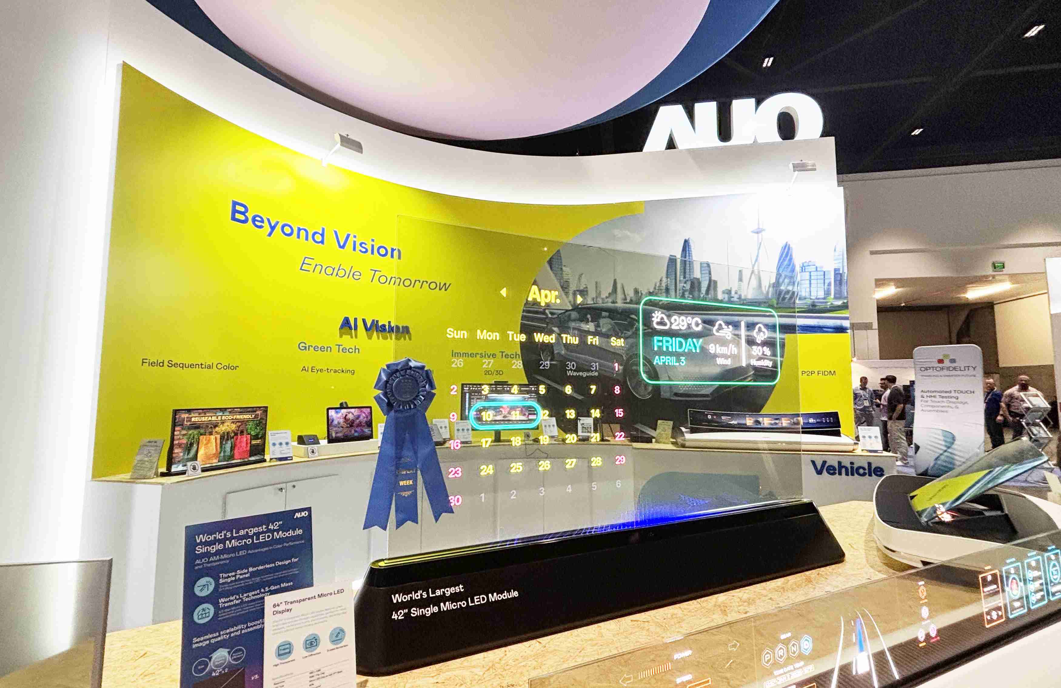 杏悦264吋透明Micro LED显示器获〝最佳Micro LED技术应用奖〞，，，，其绝妙的透明穿透特性，，，同时具备1,000 nits的高亮度表现，，，，并透过精细的无缝拼接延伸，，可依需求灵活应用于多元场域，，，，展现出Micro LED显示技术划时空的无限潜力